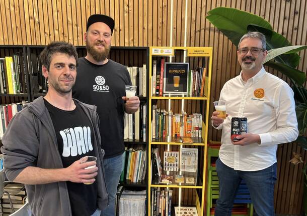Biblioteca della Birra Artigianale: all’inaugurazione donati nuovi libri. Ora conta più di 50 volumi